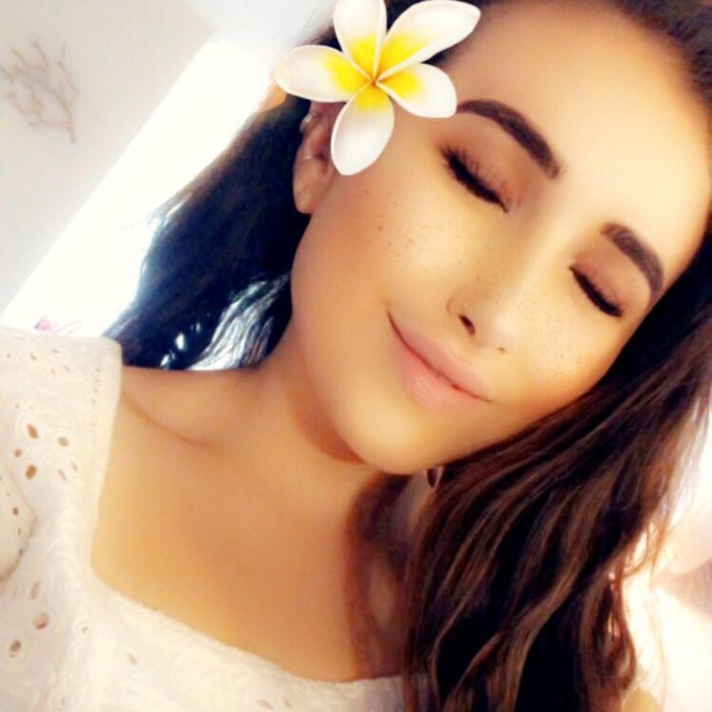 Meet your Posher, Alora